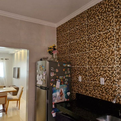 Cozinha com sala de jantar ao fundo