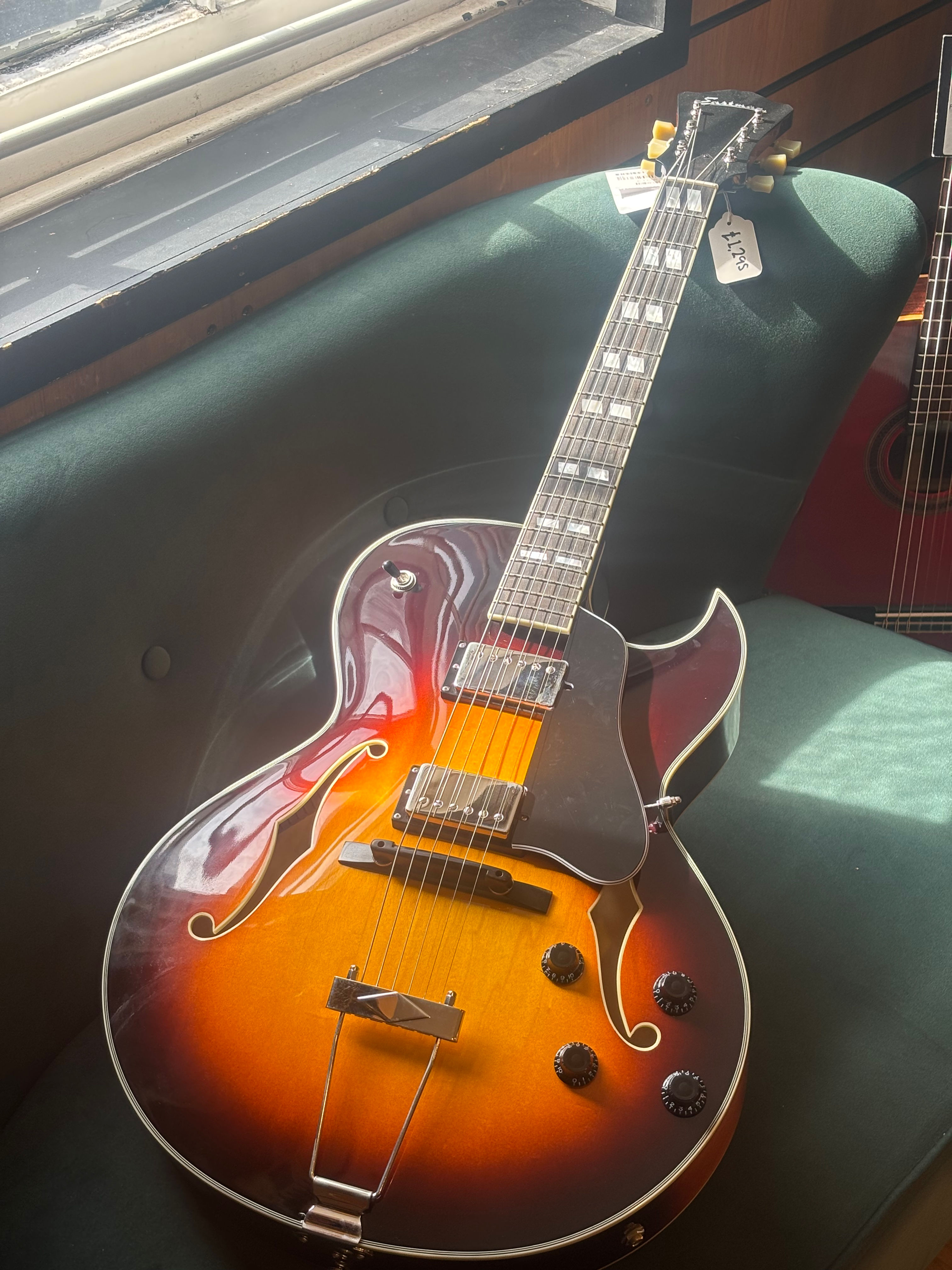 Eastman AR372CE Sunburst