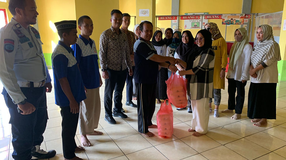 WBP Rutan Pasangkayu Terima Jumat Berkah Dari Komunitas Saudara Tak Sedarah