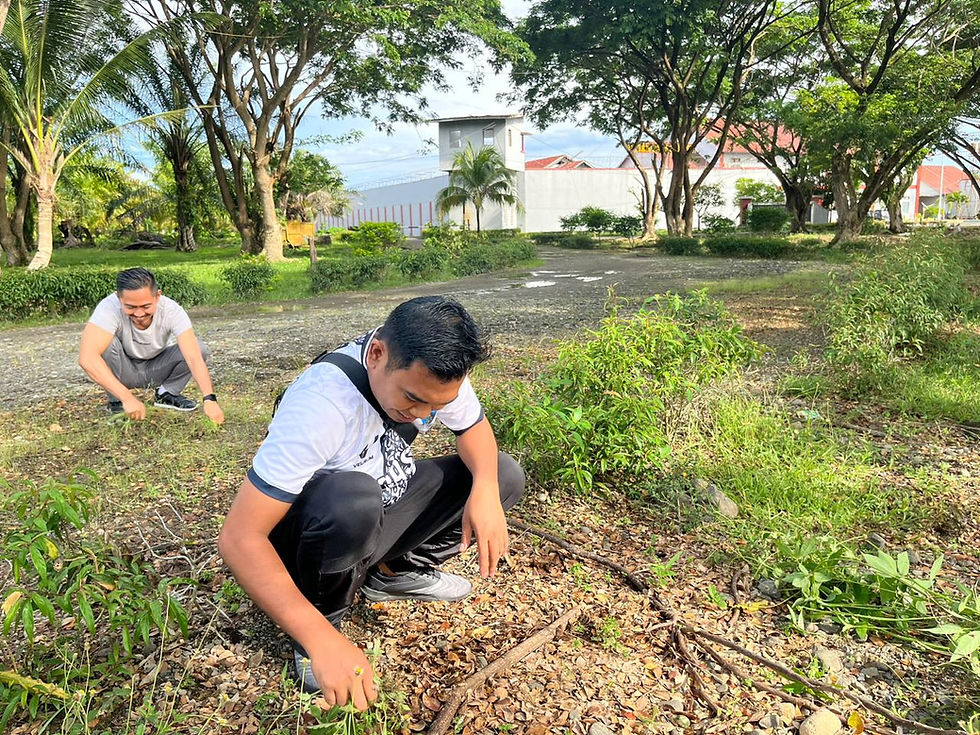 Semarak HBP Ke-59, Rutan Pasangkayu Gotong Royong Bersama Membersihkan Area Kantor