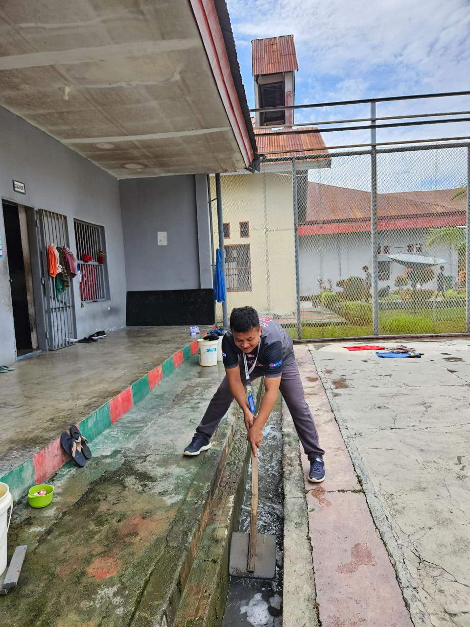 Jaga Kebersihan dan Kesehatan, Rutan Pasangkayu Laksanakan Bersih-Bersih Lingkungan Kamar Hunian