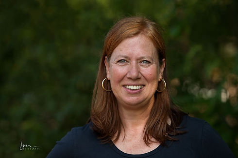 Katja Hammerschmidt, traumasensible Arbeit mit Pferden mittels telepathischer Tierkommunikation, Seelenlauf-Coaching, Intrinzen.