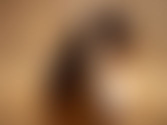 Porträt eines Falben mit dunkler Mähne. Das Pferd schaut leicht zur Seite, seine Augen wirken weich und offen – ein Zeichen für innere Ruhe und Entspannung.