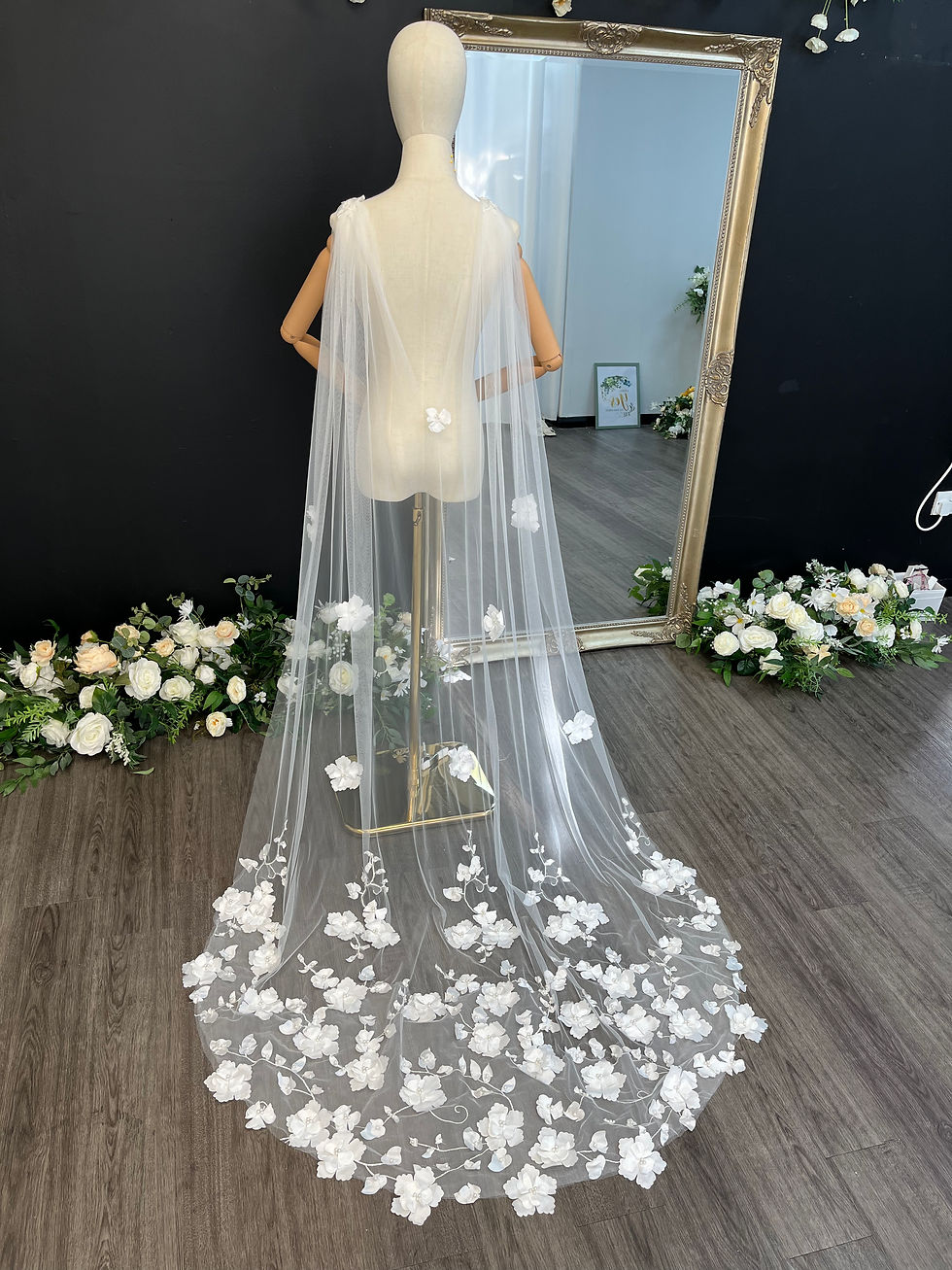 Thumbnail: 3D Floral cape veil - Cupid