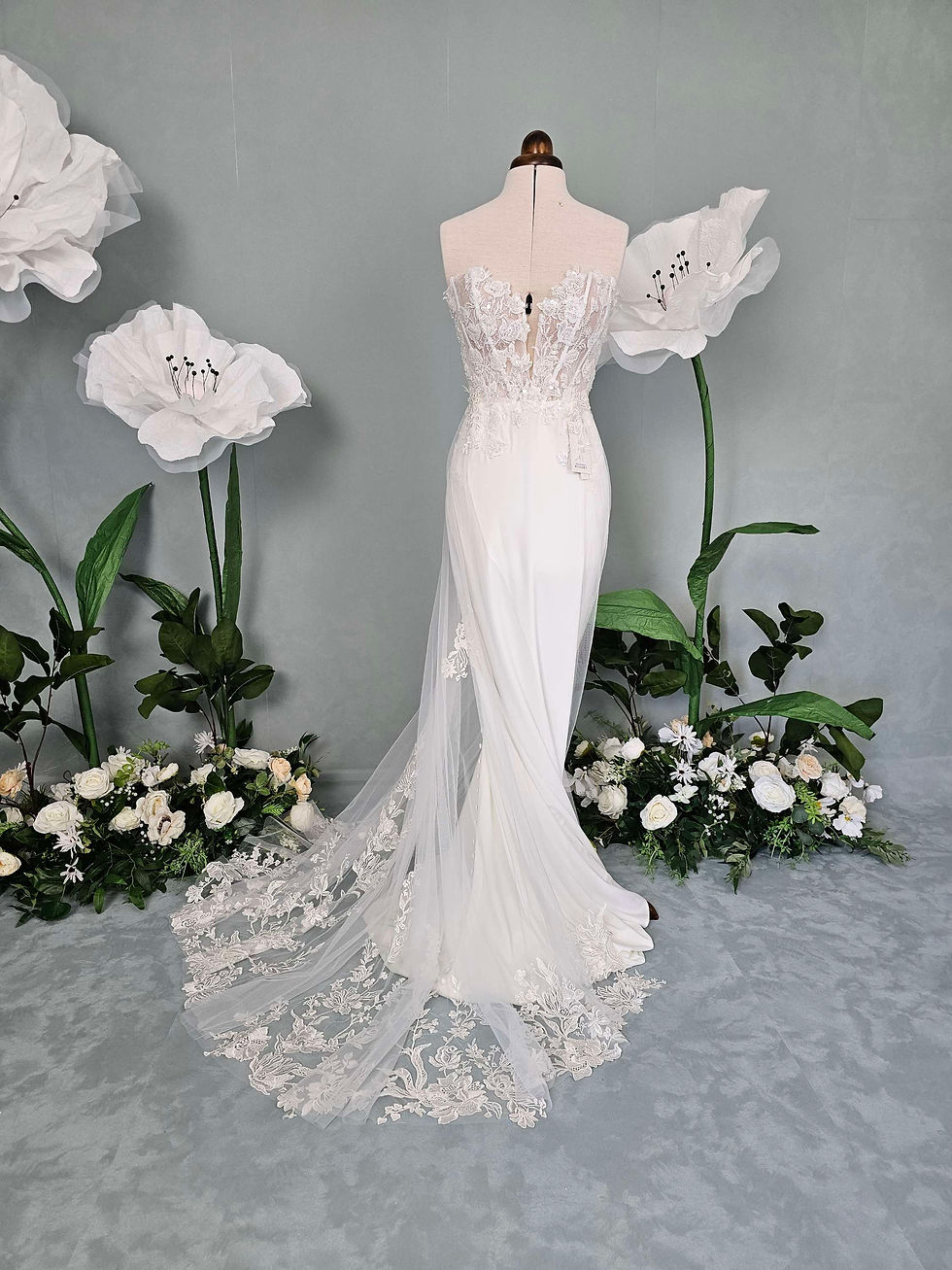 Thumbnail: Twyla -  Detachable Train With Lace