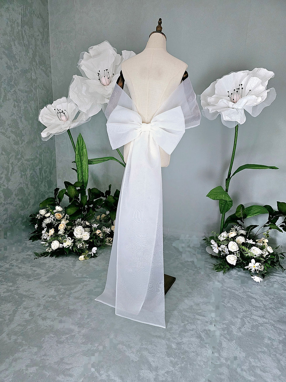 Thumbnail: Organza bow with train and sleeves