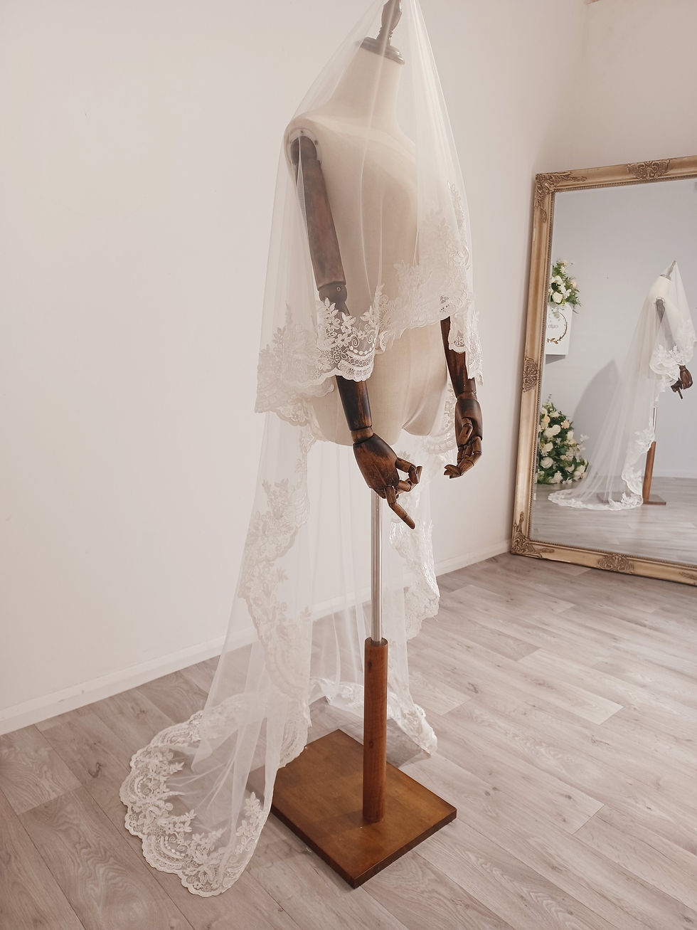 Thumbnail: Lacey - Drop Veil With Lace Lily Edging