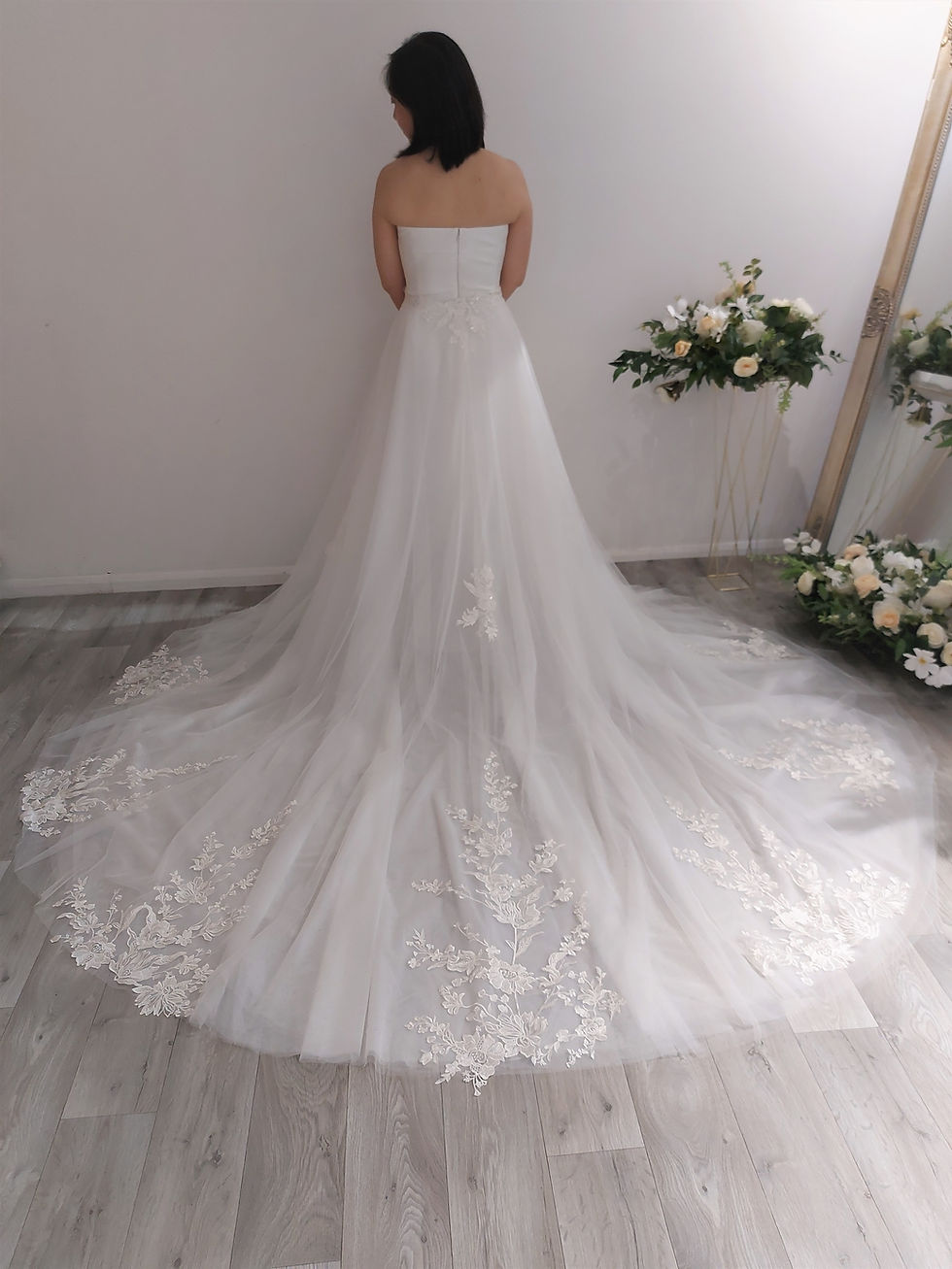 Thumbnail: Rochelle - Detachable Train With Lace