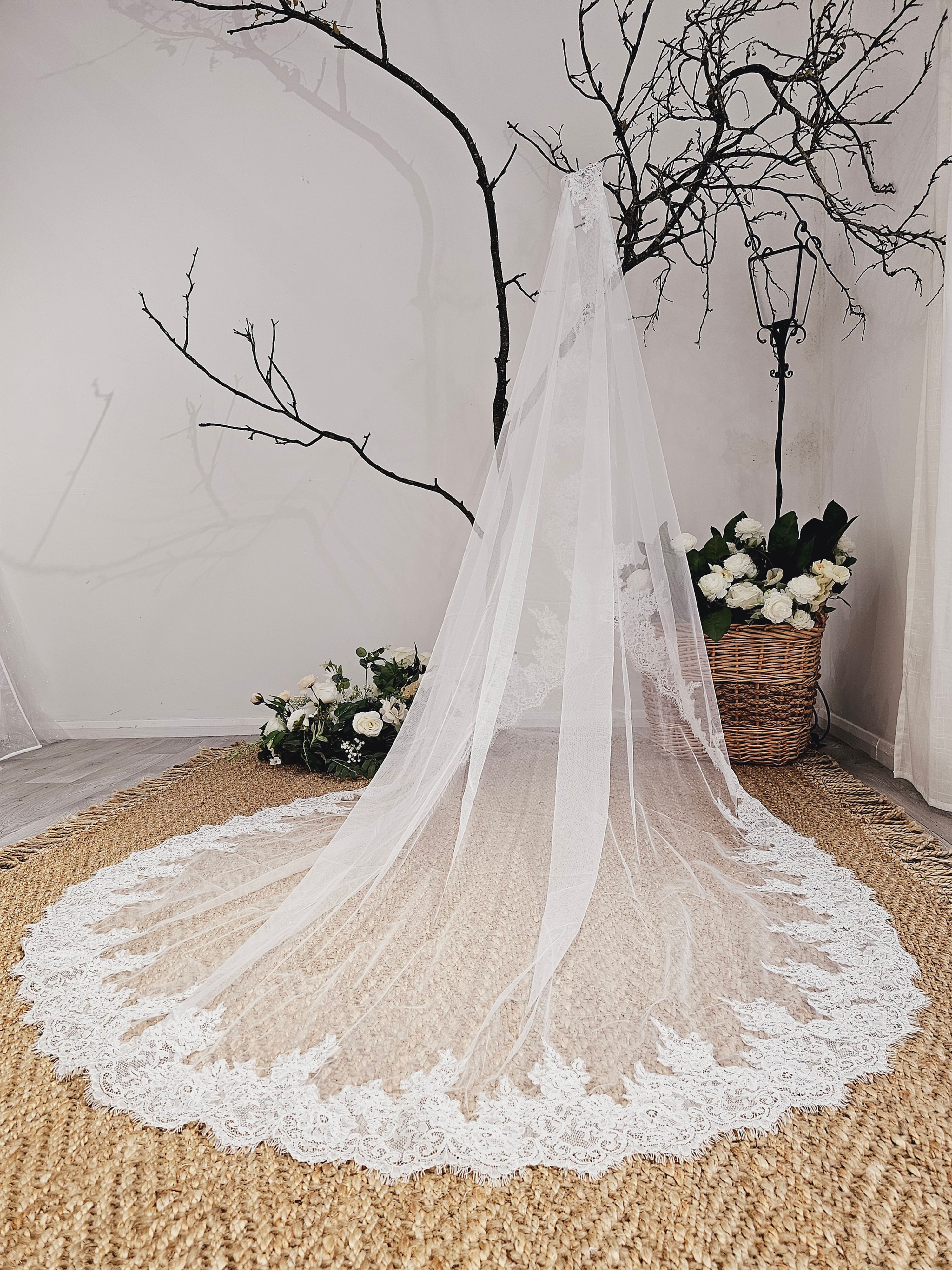 Whisper- Mantilla Veil With Wide Eyelash Lace