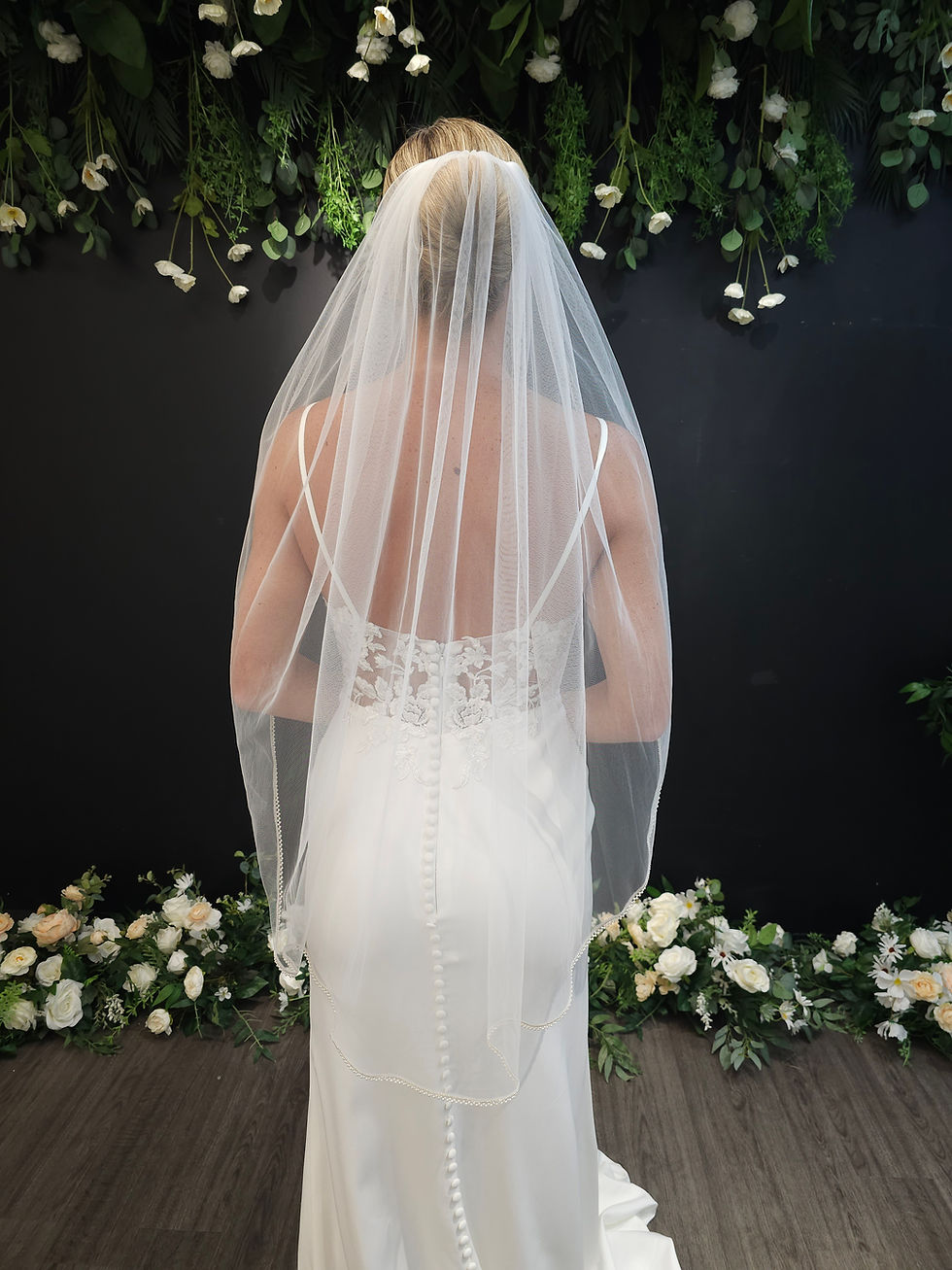 Thumbnail: 1 Tier Veil with Pearl Trim Edge