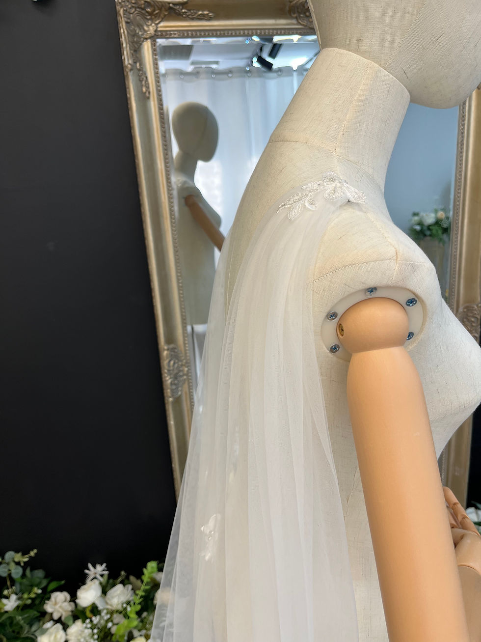 Thumbnail: 3D Floral cape veil - Cupid