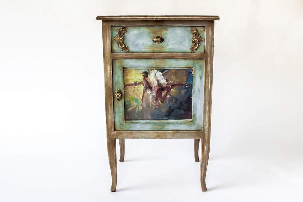 Mobilier artistic pictat manual, cu finisaj vintage – Recondiționări by Ana