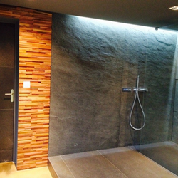 Steinfunier im Duschbereich