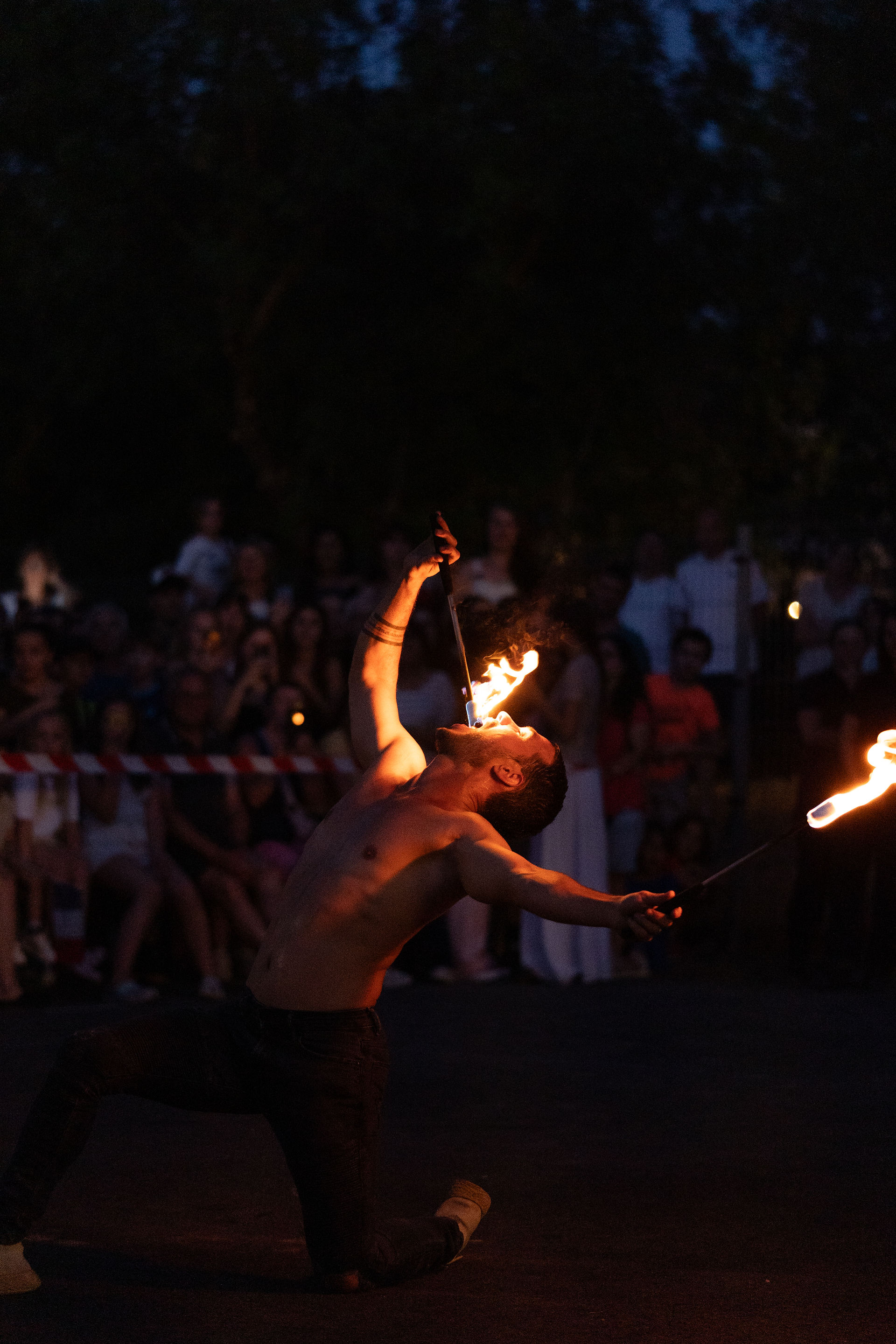 fire eating - artiste de feu