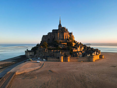 Mont Saint-Michel: icona storica e spirituale della Francia