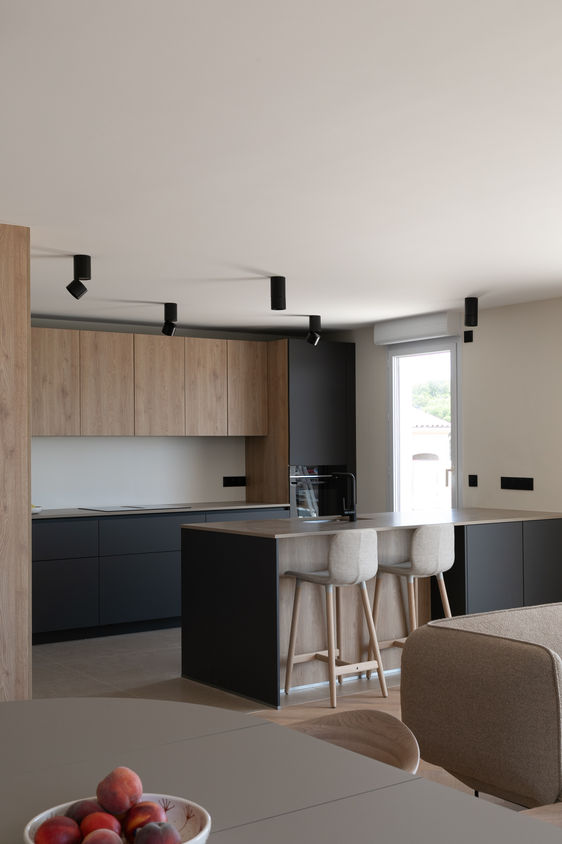 Mathilde Lebreuil Photographe d'Architecture - Marseille - Atelier San Gregorio - Appartement Peter - saint-Aygulf - Vue mer - mobilier sur-mesure chêne