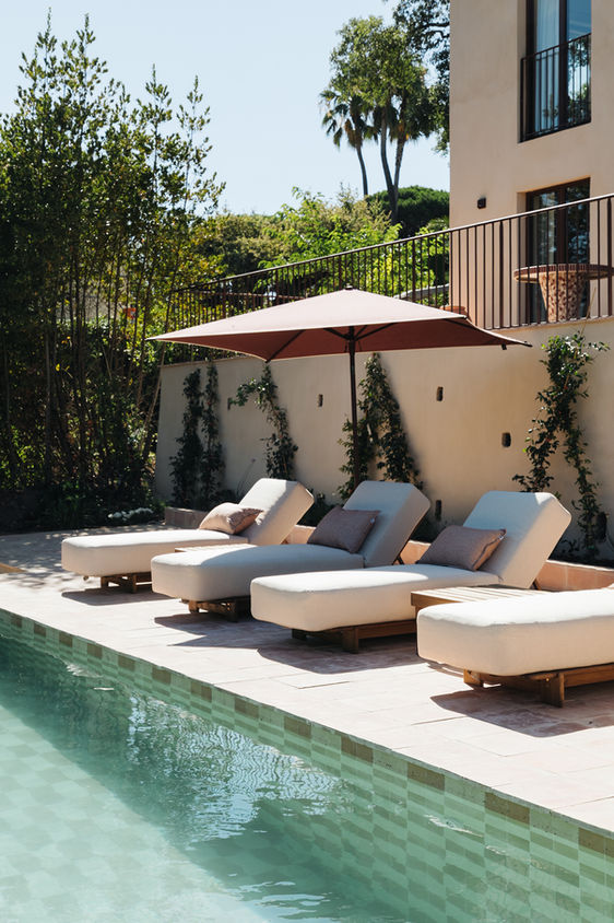 Maison de location de luxe à Saint Tropez avec piscine et vue mer - Atelier San Gregorio architectes et Casa Collection