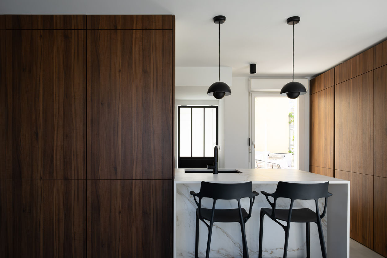 Mathilde Lebreuil Photographe d'architecture marseille_Atelier MDNA_chambre claustra bois_dressing sur-mesure_cuisine bois