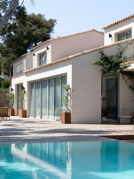 Mathilde Lebreuil Photographe d'Architecture - Marseille - Atelier San Gregorio - Maison sur l'eau -  Les Issambres - piscine débordement, vue mer, sur mesure, salle de sport, aménagement paysager
