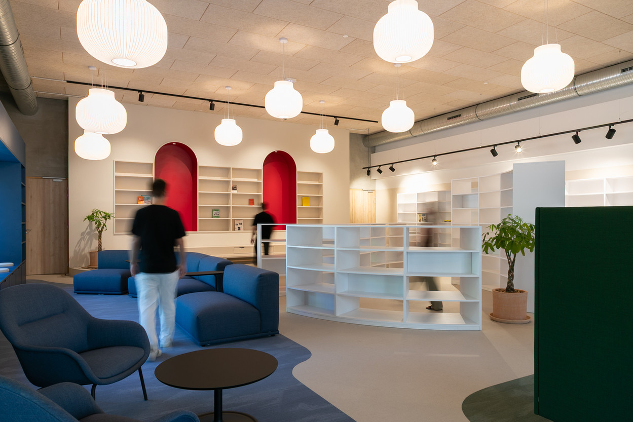Mathilde Lebreuil Photographe d'Architecture - Marseille - Studio Aimée Mario - Médiathèque Saint Victoret - luminaire muuto - suspension honoré