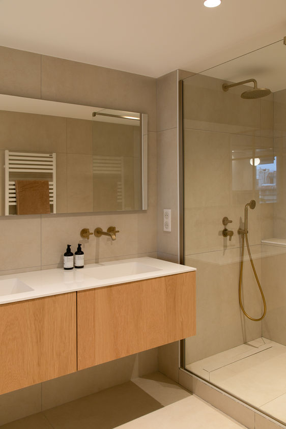 Mathilde Lebreuil Photographe d'architecture marseille_chambre verrière_dressing sur-mesure_bureau bibliothèque_flowerpot Pantone_hay design_robinetterie laiton_ferm living