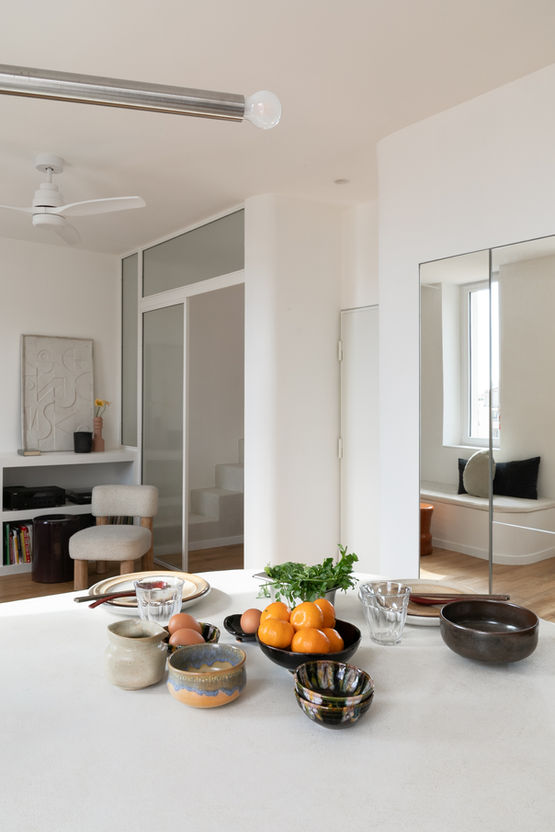 Mathilde Lebreuil - photographe d'architecture et intérieurs Marseille PACA - UNAME studio - cuisine inox - ilot carrelé - banquette maçonnée