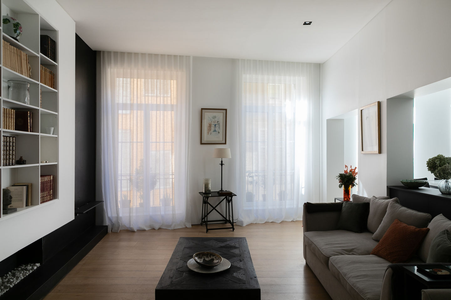 Mathilde Lebreuil - photographe d'architecture et intérieurs Marseille PACA - Margaux Bordet Architecte - Aix en Provence - Rue papassaudi - Cuisine Noblessa - marbre - pierre - cuisine noire