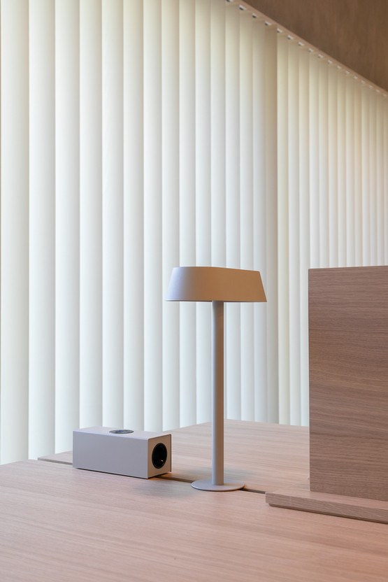 Mathilde Lebreuil Photographe d'Architecture - Marseille - Studio Aimée Mario - Médiathèque Saint Victoret - luminaire muuto - suspension honoré