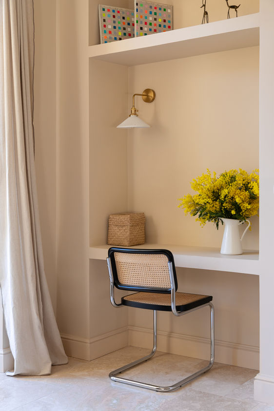 Mathilde Lebreuil Photographe d'Architecture - Photographe d'intérieur - Marseille - France Guillier architecte - Rénovation d'un appartement - bejmat - cannage - cuisine chêne