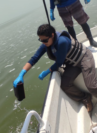"Gracias a la colaboración con SERNAGEOMIN, hemos podido determinar que, al contrario de lo que se creía, el Lago Llanquihue no está en un estado oligotrófico —buena calidad del agua—, sino que se encuentra en una etapa mesotrófica, lo que indica que no va por un buen camino”, señaló el profesor Carlos García.