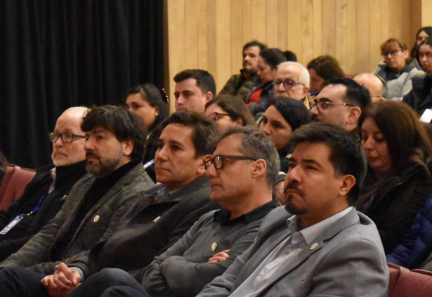 Dr. Benjamín Suárez, Dr. Mauricio Henríquez, Sr. Cristián Nabalón, Dr. Emilio Herrera y Dr. José Manuel Yañez, Decano de FAVET, Universidad de Chile.