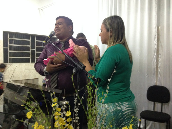 1ª Apresentação Oficial de crianças ao Senhor na AD Reobote!