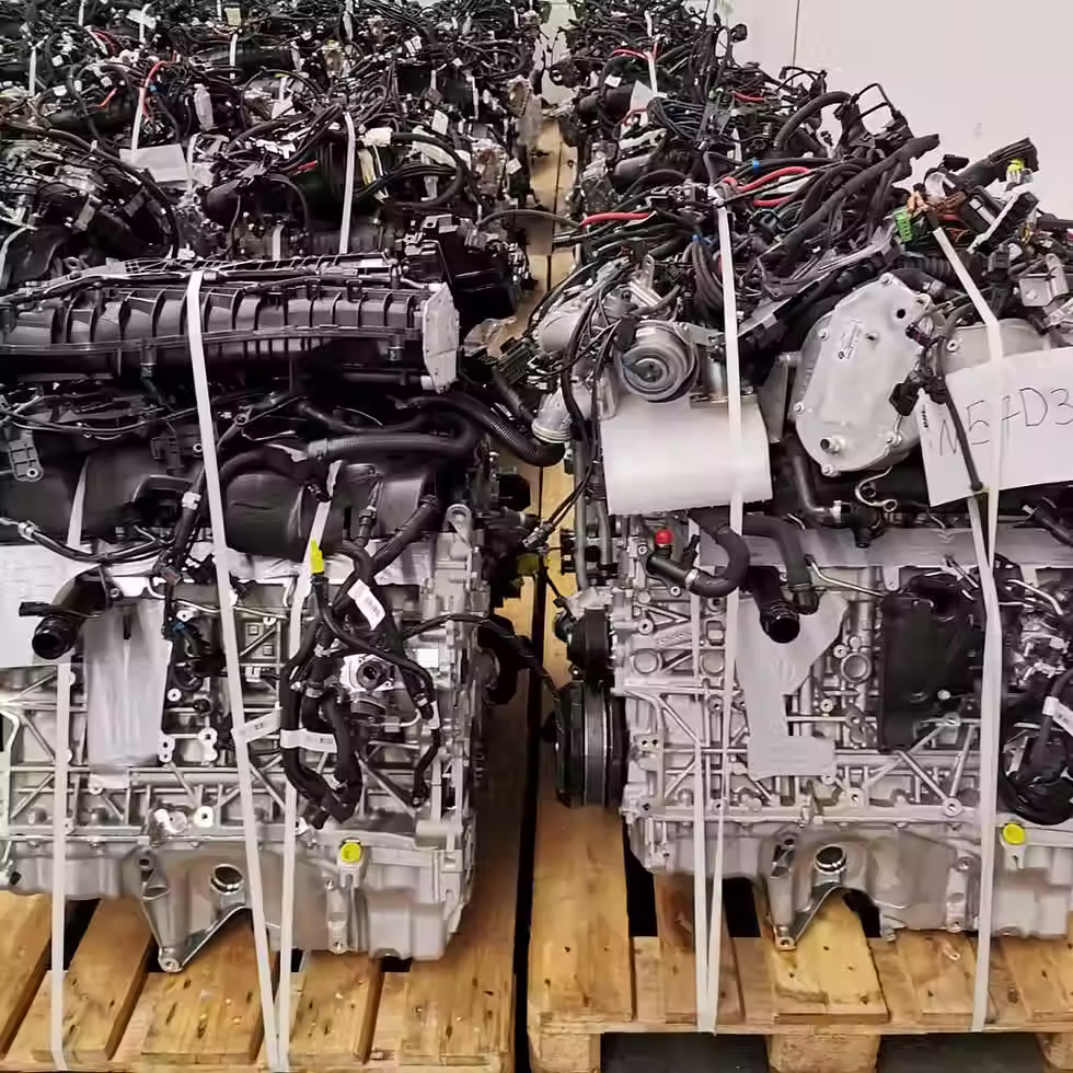 Motoren und Getriebe im Austausch