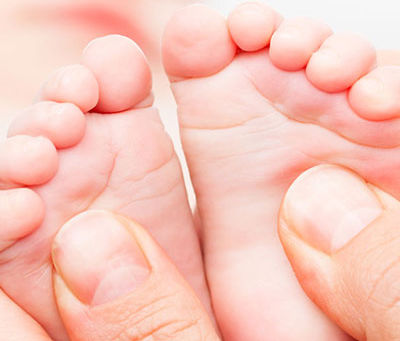 La réflexologie pédiatrique et dès la naissance