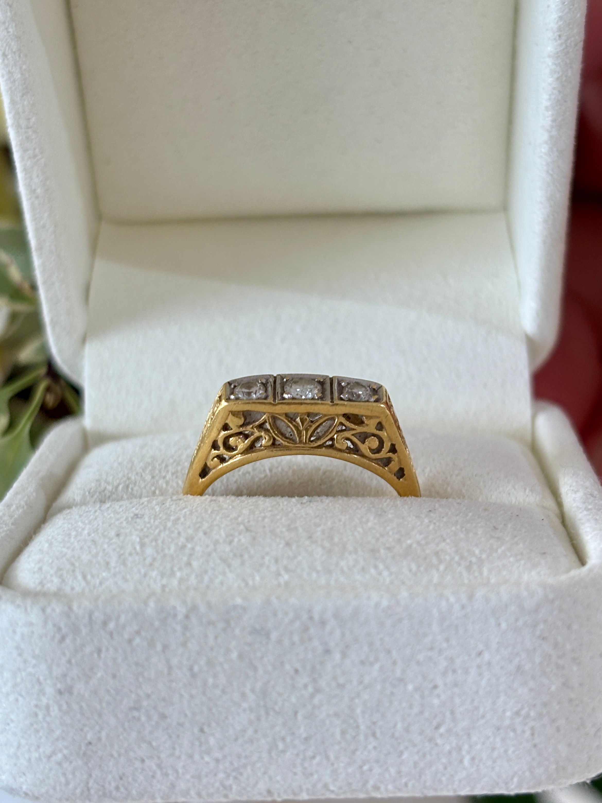 Antique Gold & Diamond Ring 