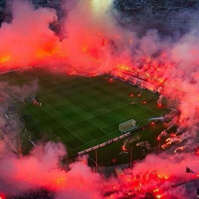 Les gardiens de but de football qui portent ce puissant Talisman Indien de l’épervier et de l'araignée mystique sont parmi les meilleurs du monde. Dans leur championnat comme en équipe nationale, ils sont toujours classés meilleurs gardiens de but ce qui obligent les grands clubs du monde à les transférer chez eux à coup de millions d’euros. Devenez le gardien de but dont le monde entier rêve. Encaissez moins sinon n’encaissez aucun but et laissez la popularité et la célébrité s’installer dans votre carrière professionnelle. Regardez un peu les grand gardiens de but de football, ils peuvent faire plus de 10 matchs sans encaisser le moindre but. Oui, ils sont facilement reconnaissables pendant les matchs. Leur force et puissance ne viennent pas de leurs défenseurs mais des talismans et potions magiques astrologiques qu’ils portent sur eux pour brouiller ou dévier la trajectoire de la balle hors de leur case. Mêmes les grands buteurs mondialement connus et appréciés.