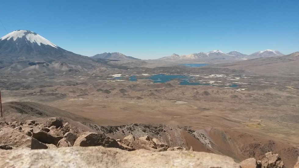 Panorama au sommet du Cerro Guane Guane avec vue sur le sommet du Parinacota
