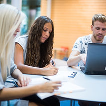 Student studeren groepswerk.jpg
