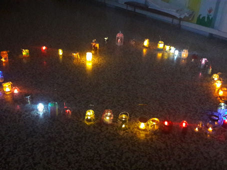 Festa della vita. Le lanterne create a casa illuminano i nostri cuori.