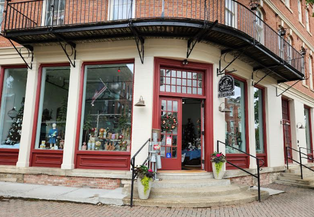 Thursday 11 - 3pm, Friday - Saturday 11 - 5 pm, Sunday 12 - 4 pm