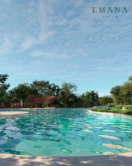 Piscina moderna rodeada de naturaleza en el desarrollo Emmana Tulum