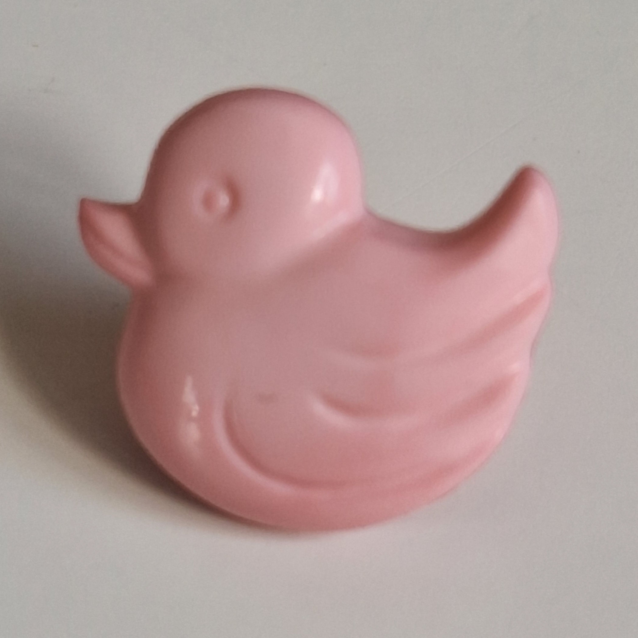 14mm Pink Duck Shaped Button