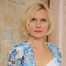 Улыбающиеся Professional выглядящая женщ