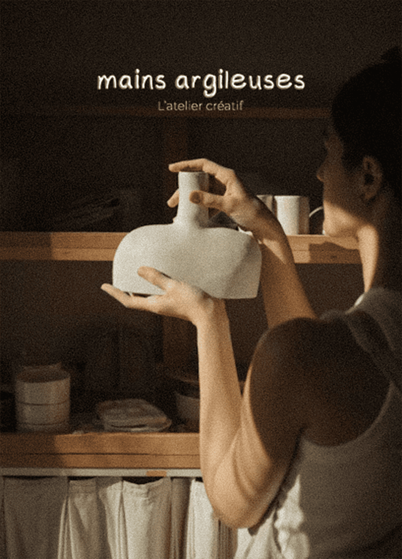 logotype Mains Argileuses, identité visuelle de céramiste, blanc sur fond brun olive.