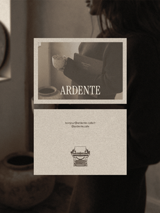 Papeterie Ardente avec illustration de machine à écrire et composition éditoriale