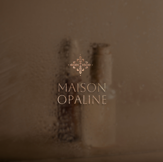 Création logos et identités visuelles par graphiste freelance Lyon pour TPE locales