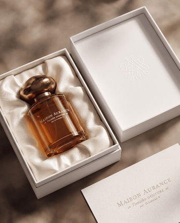 Packaging de parfum et expérience d’ouverture pour une maison premium