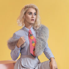 Katy Perry chega aos 40 anos em sua melhor fase e continua a empoderar mulheres de todas as idades