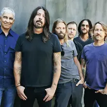 Foo Fighters deve anunciar substituto de Taylor Hawkins em breve