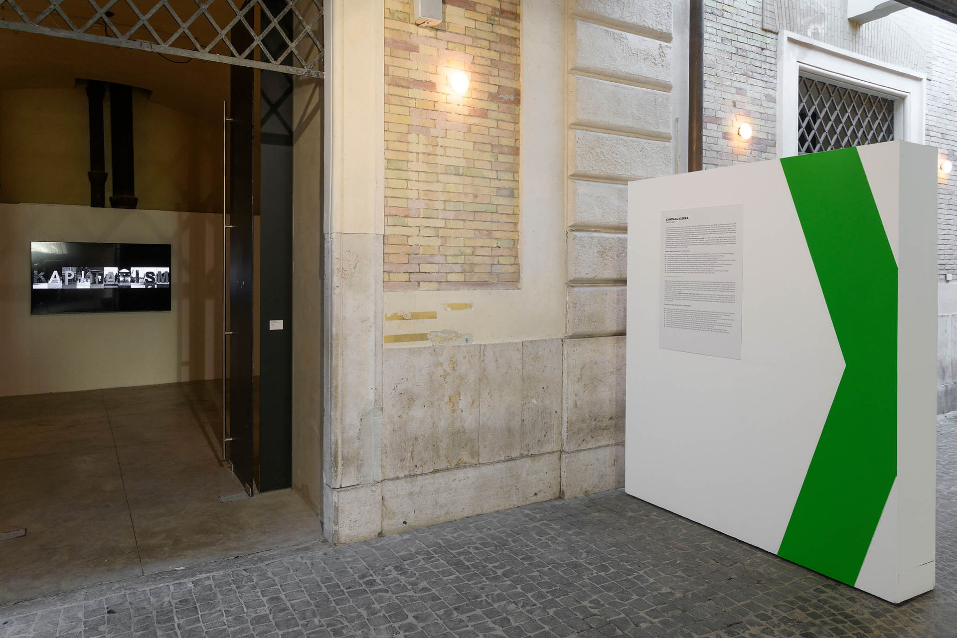 Santiago Sierra ,Palabra Destruida (Destroyed World,  video installation,  Mattatoio Roma